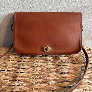 Vintage Coach Pocket Purse 9755 in British Tan